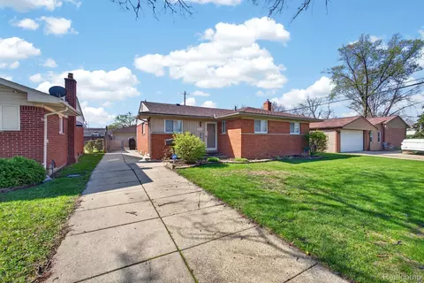 15226 Everly St, Roseville, MI 48066
