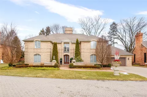 10 Sycamore Ln, Grosse Pointe, MI 48230