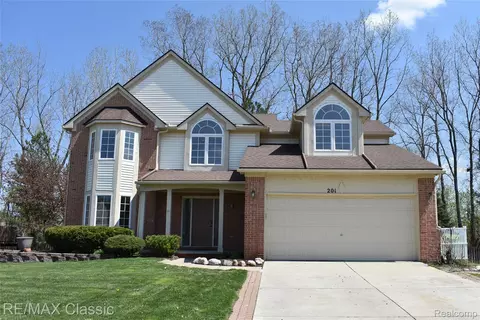 201 Columbia Dr, South Lyon, MI 48178