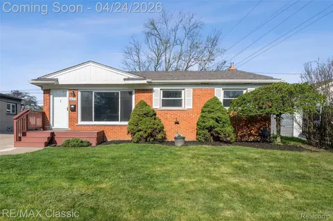 6647 Arcola St, Garden City, MI 48135