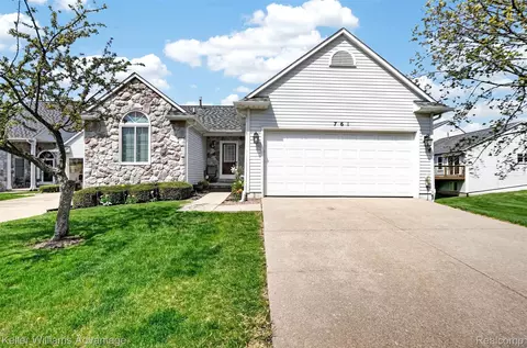 761 Knollwood Cir, South Lyon, MI 48178