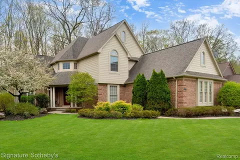 21684 Chase Dr, Novi, MI 48375
