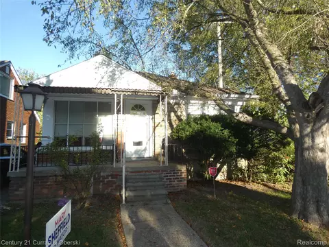 18959 Rockcastle St, Grosse Pointe, MI 48236