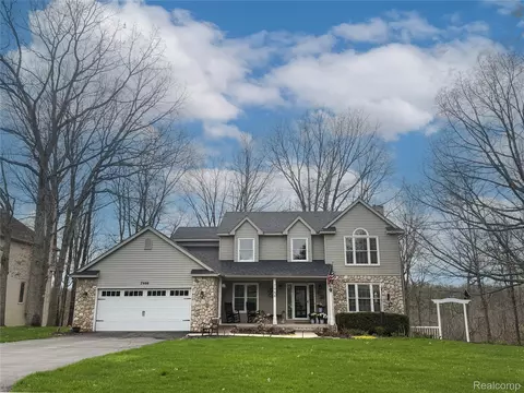 7988 Hillside Lakes Dr, Brighton, MI 48116