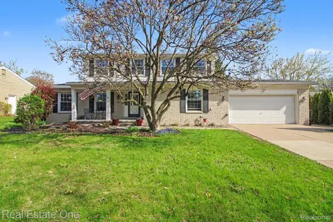 1934 Pelican Ct, Troy, MI 48084