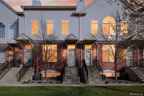 30770 Ardmore Ct, Novi, MI 48377