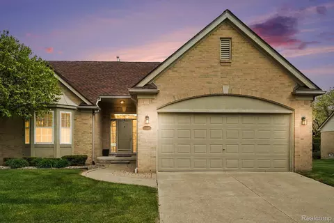 17171 Stone Dr #73, Clinton Township, MI 48038