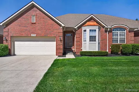 21775 Mary Rose Dr, Macomb, MI 48044