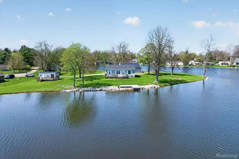 3233 Zona Dr, Jefferson, MI 49266