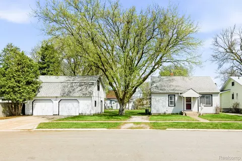 1517 Gordon St, Port Huron, MI 48060