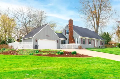 27758 Johnson Rd, Grosse Ile, MI 48138