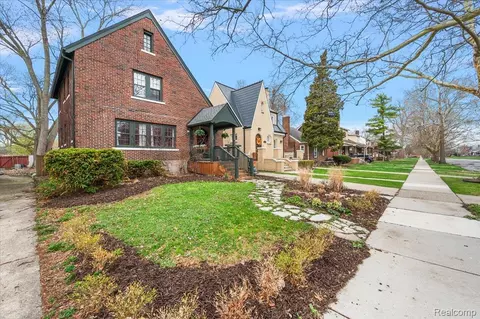 463 Lakewood St, Detroit, MI 48215