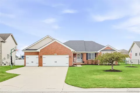 4907 Camelot Dr, Kimball, MI 48074