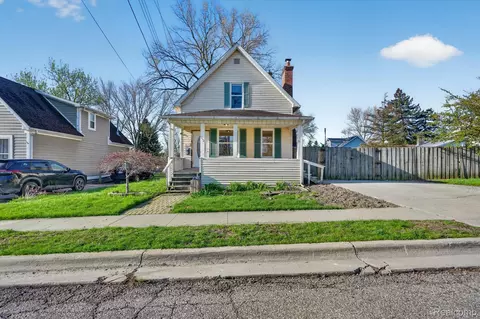 913 Cedar St, St. Clair, MI 48079
