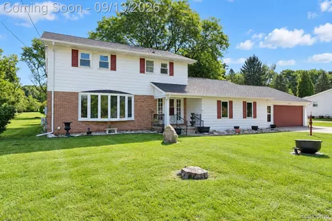 11462 Vista Dr, Tyrone, MI 48430