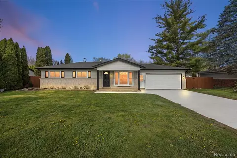 47349 Nita Dr, Shelby Township, MI 48317