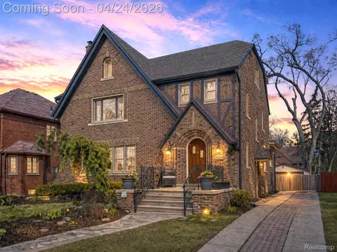 18974 Warrington Dr, Detroit, MI 48221