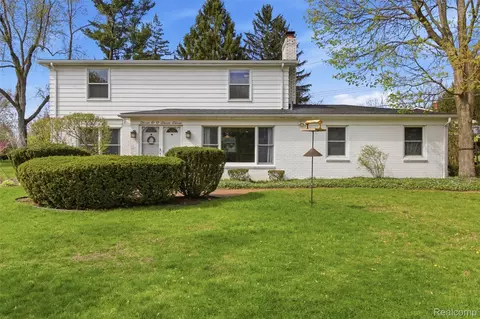 30033 Beacontree St, Farmington Hills, MI 48331