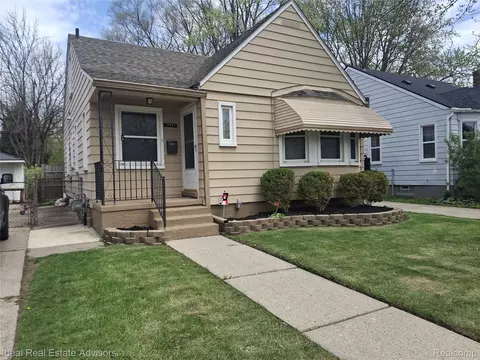 19969 Elkhart St, Harper Woods, MI 48225