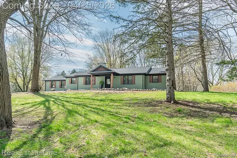3210 Lake George Rd, Oakland, MI 48363