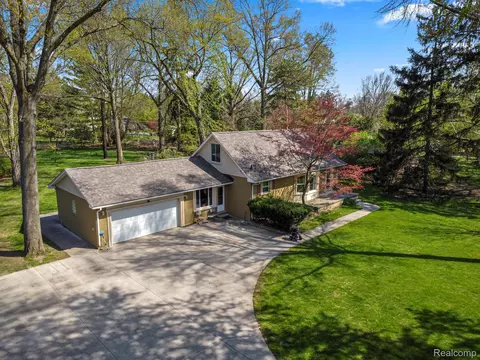 214 N Evangeline St, Dearborn Heights, MI 48127