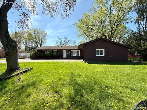 30840 Rock Creek Dr, Southfield, MI 48076
