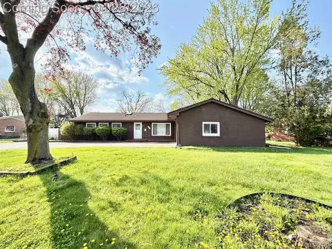 30840 Rock Creek Dr, Southfield, MI 48076