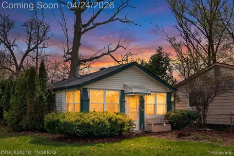 141 W Granet Ave, Hazel Park, MI 48030