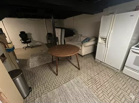 8083 Coventry St #98, Westland, MI 48185