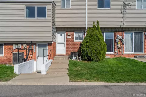 8083 Coventry St #98, Westland, MI 48185