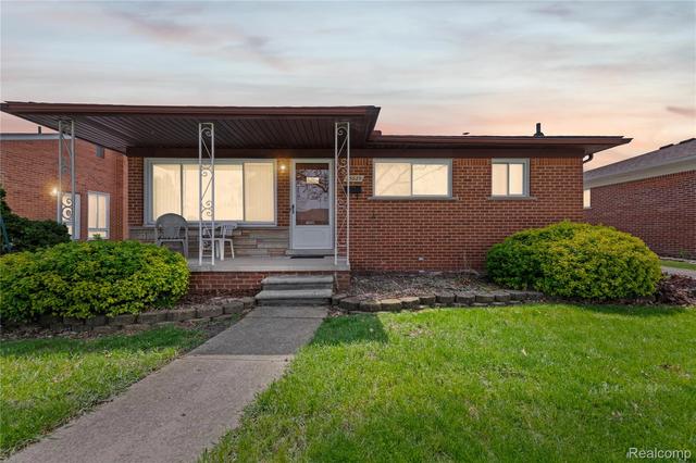 25629 Ridgeway St, Dearborn Heights, MI 48127