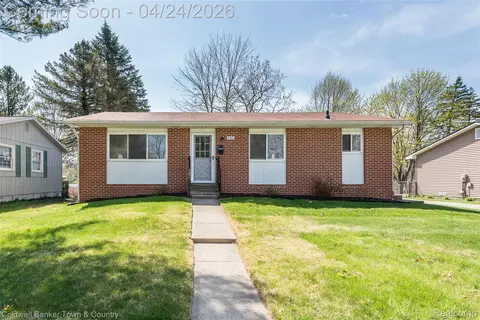 707 Glenwyth Rd, Brighton, MI 48116