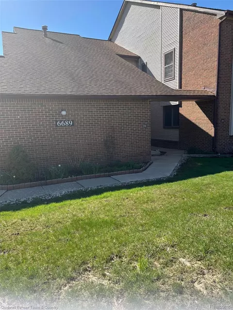 6689 Ridgefield Cir #201, West Bloomfield, MI 48322