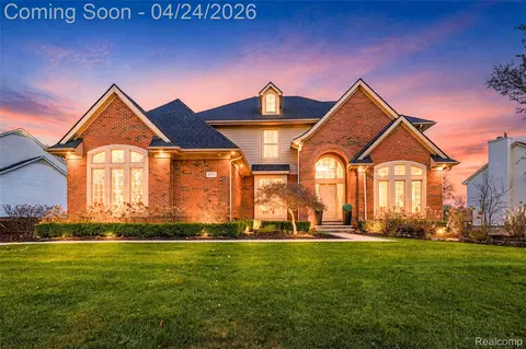 45711 Bristol Cir, Novi, MI 48377