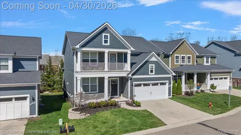 31035 Tremont Ln, Beverly Hills, MI 48025