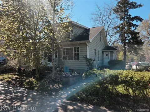 2685 Rialto Ct, Fort Gratiot, MI 48059