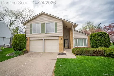 24387 Pinecrest St, Novi, MI 48375