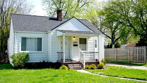 5046 Lafontaine St, Grosse Pointe, MI 48236