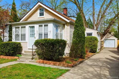 630 Stratford Rd, Ferndale, MI 48220