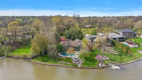3945 Kirkland Ct, Bloomfield Township, MI 48302