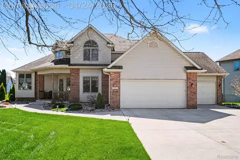 2370 Stonebrook Ct, Flint, MI 48433