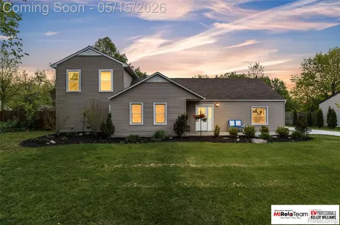 16245 Helen St, Southgate, MI 48195