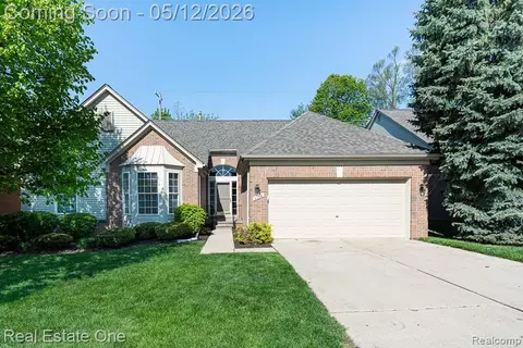 1110 Churchill Cir, Rochester, MI 48307