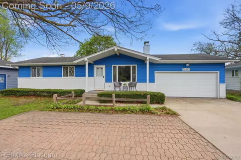 10469 Cooley Lake Rd, Commerce, MI 48382