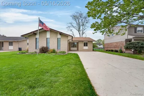 24435 Heritage Dr, Woodhaven, MI 48183