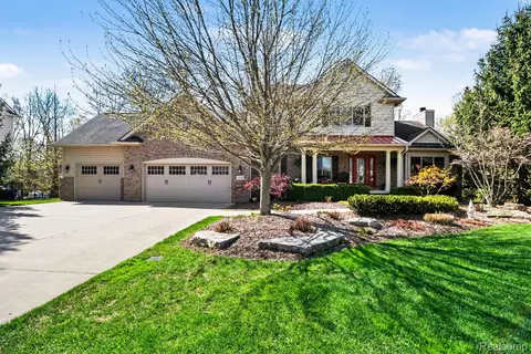 6846 Williamsbury Cir, Independence, MI 48348