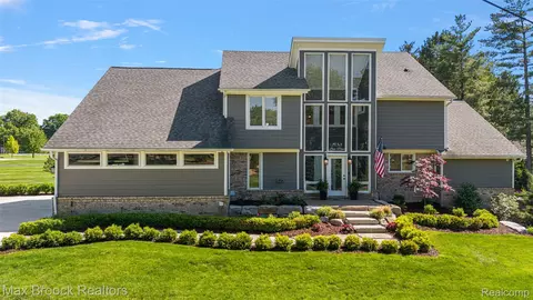 1933 Lone Pine Rd, Bloomfield Hills, MI 48302