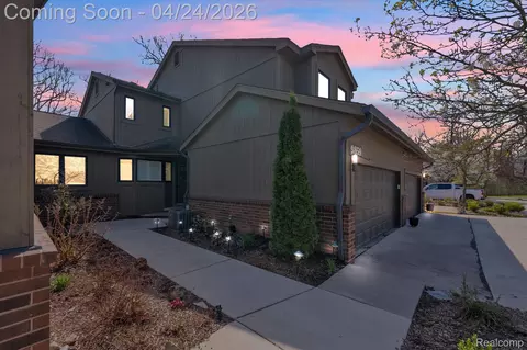 9859 Hawthorne Glen Dr, Grosse Ile, MI 48138