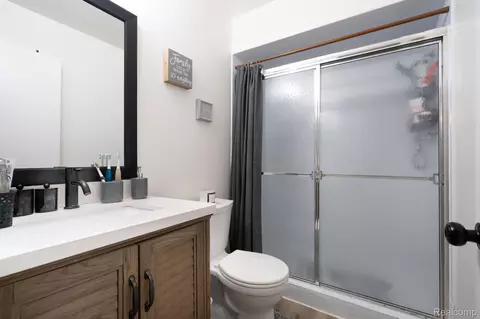 16931 General Ave, Fraser, MI 48026 photo 6