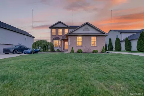 27735 E Mockingbird Dr, Huron, MI 48134